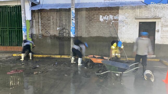 Personal municipal trabaja incansablemente para dejar limpia la ciudad