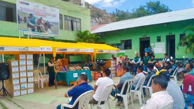 Entrega de kits veterinarios Huánuco