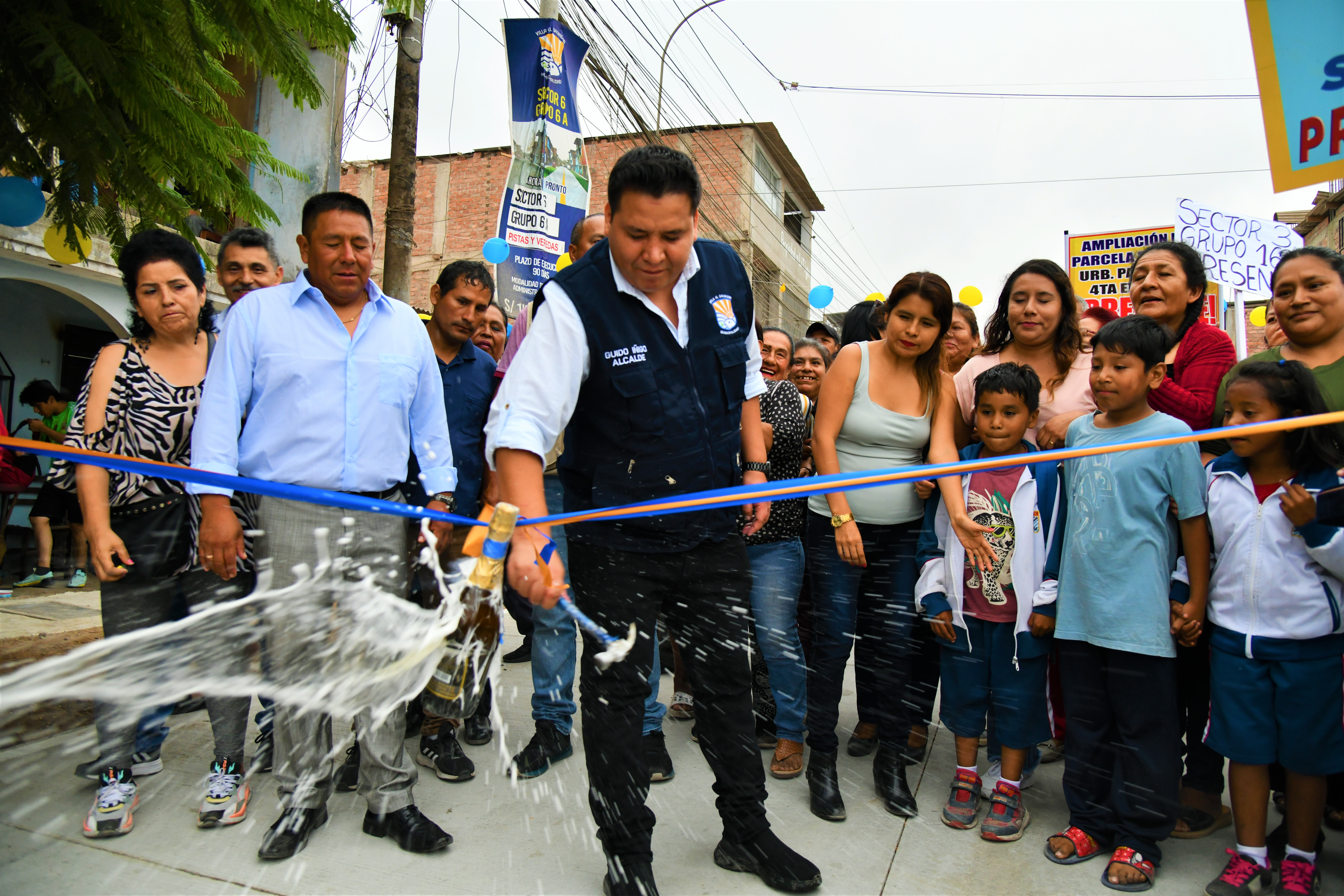 Inauguración de pistas y veredas del Sector 6 Grupo 6A.