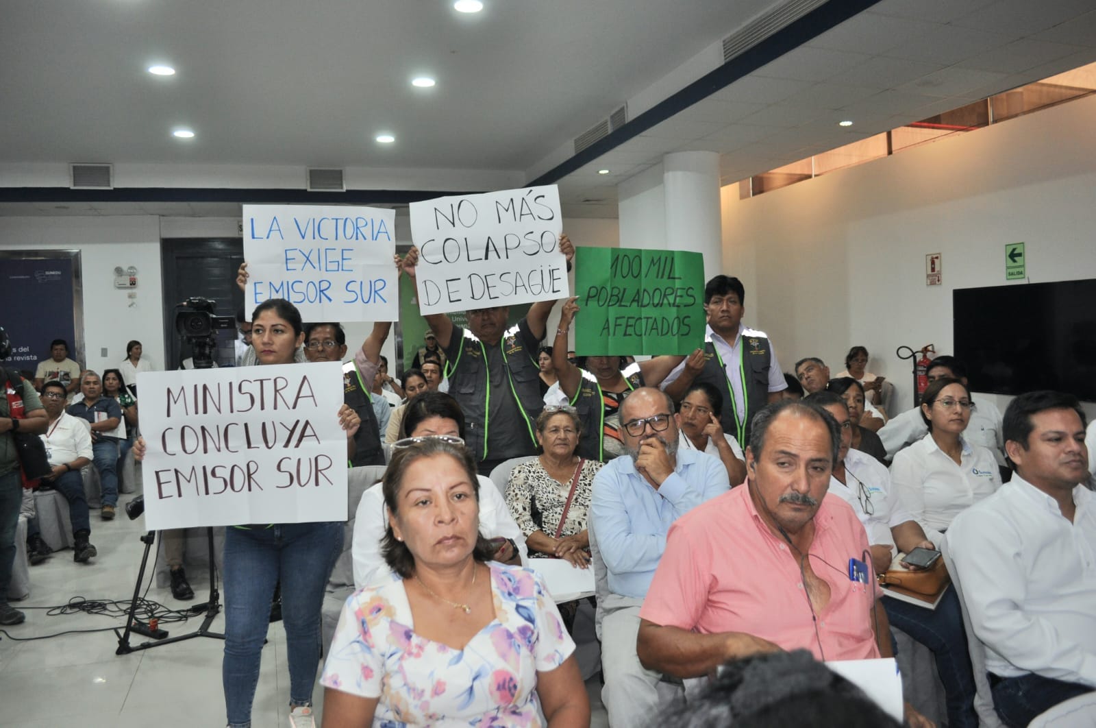 Imagen de la sesión de comisión de Vivienda del Congreso