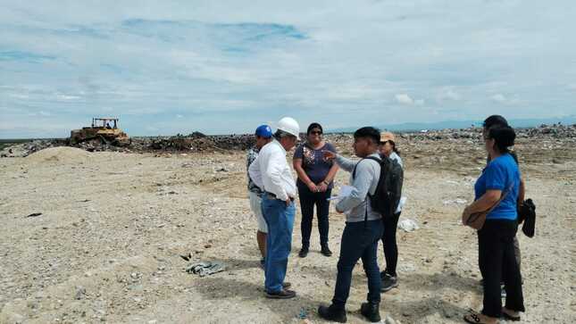 Alcalde De Sullana Y Regidores Evalúan Infraestructura Del Relleno Sanitario