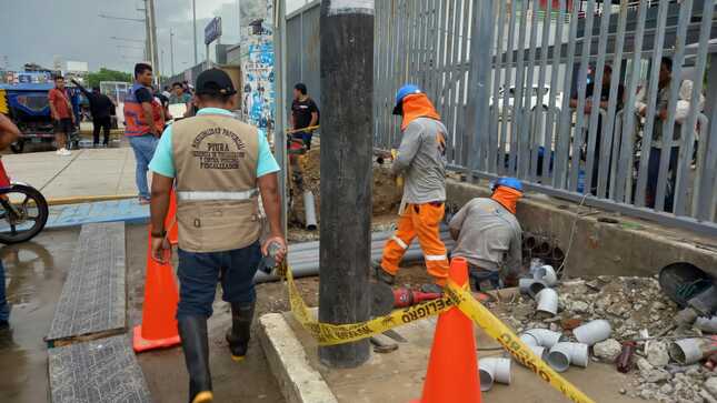 Los fiscalizadores constataron las labores que realizaba una empresa contratista del centro comercial
