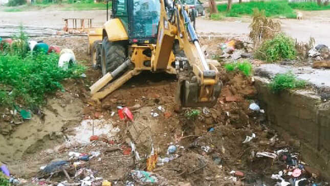 Estos trabajos son indispensables para evitar que el empozamiento de agua de lluvias afecte a las familias vecinas
