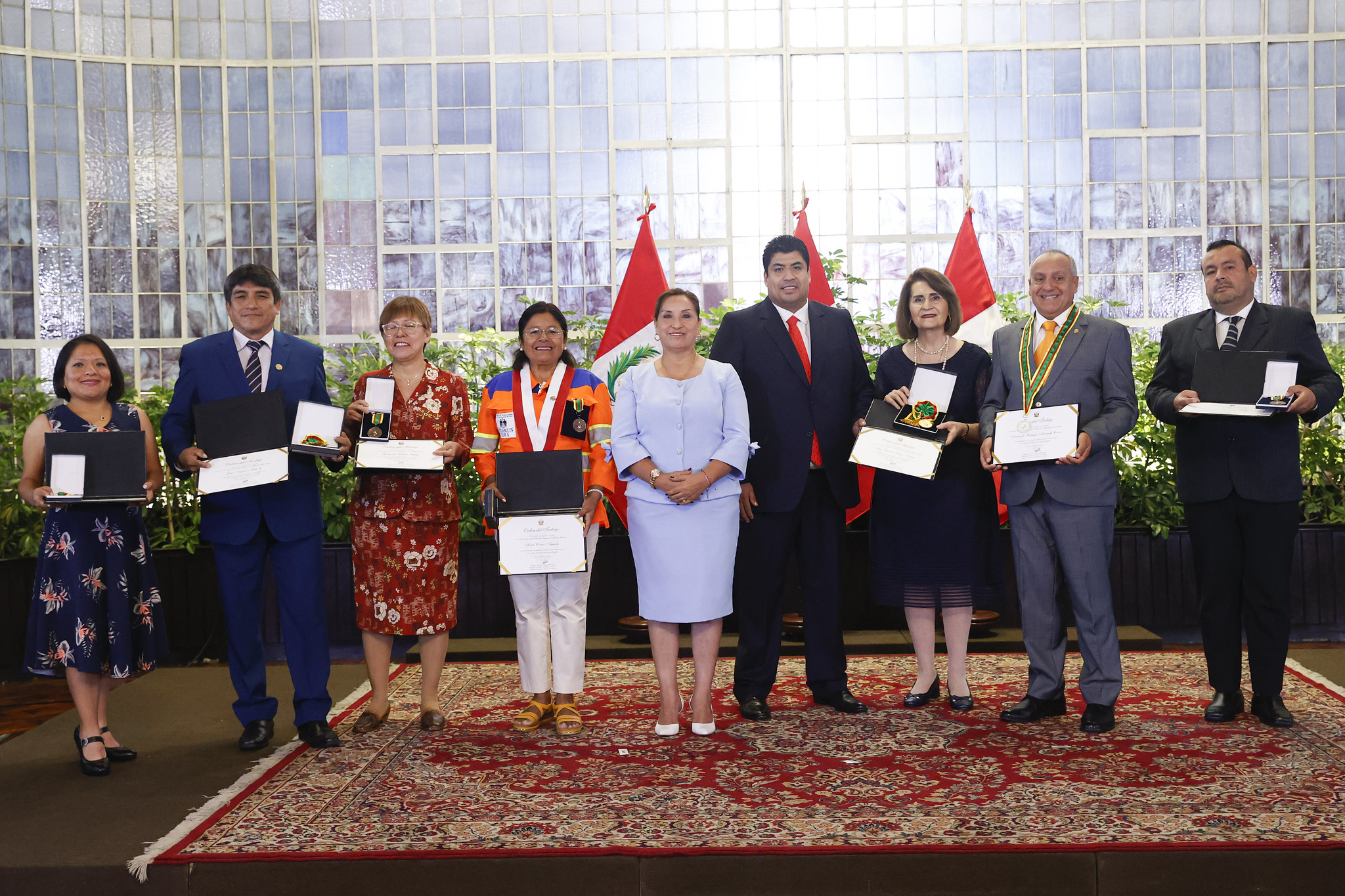 Fotografía de la ceremonia de entrega de la condecoración de la Orden del Trabajo