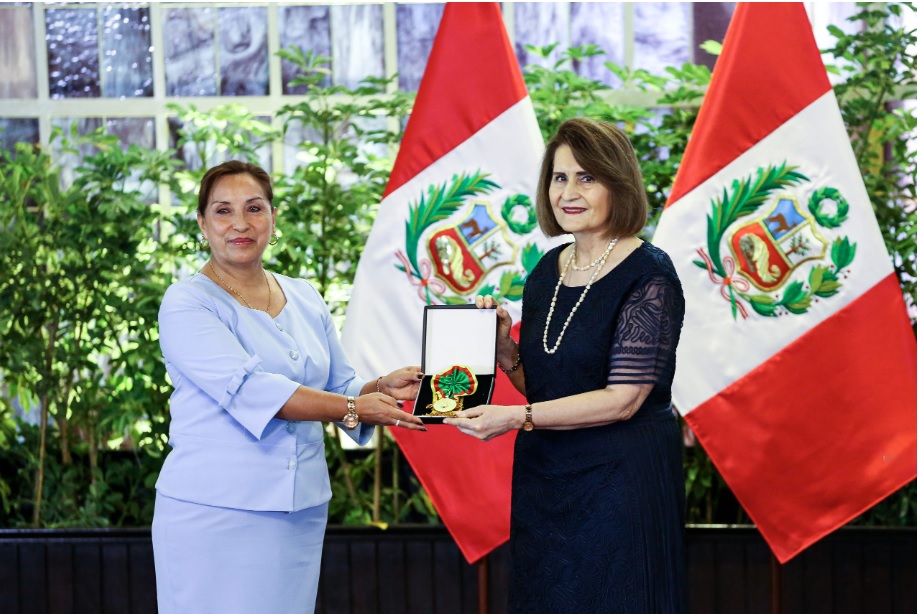 Presidenta Dina Boluarte con magistrada Luz Pacheco Zerga.