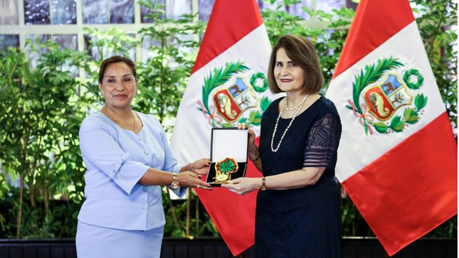 Presidenta Dina Boluarte con magistrada Luz Pacheco Zerga.