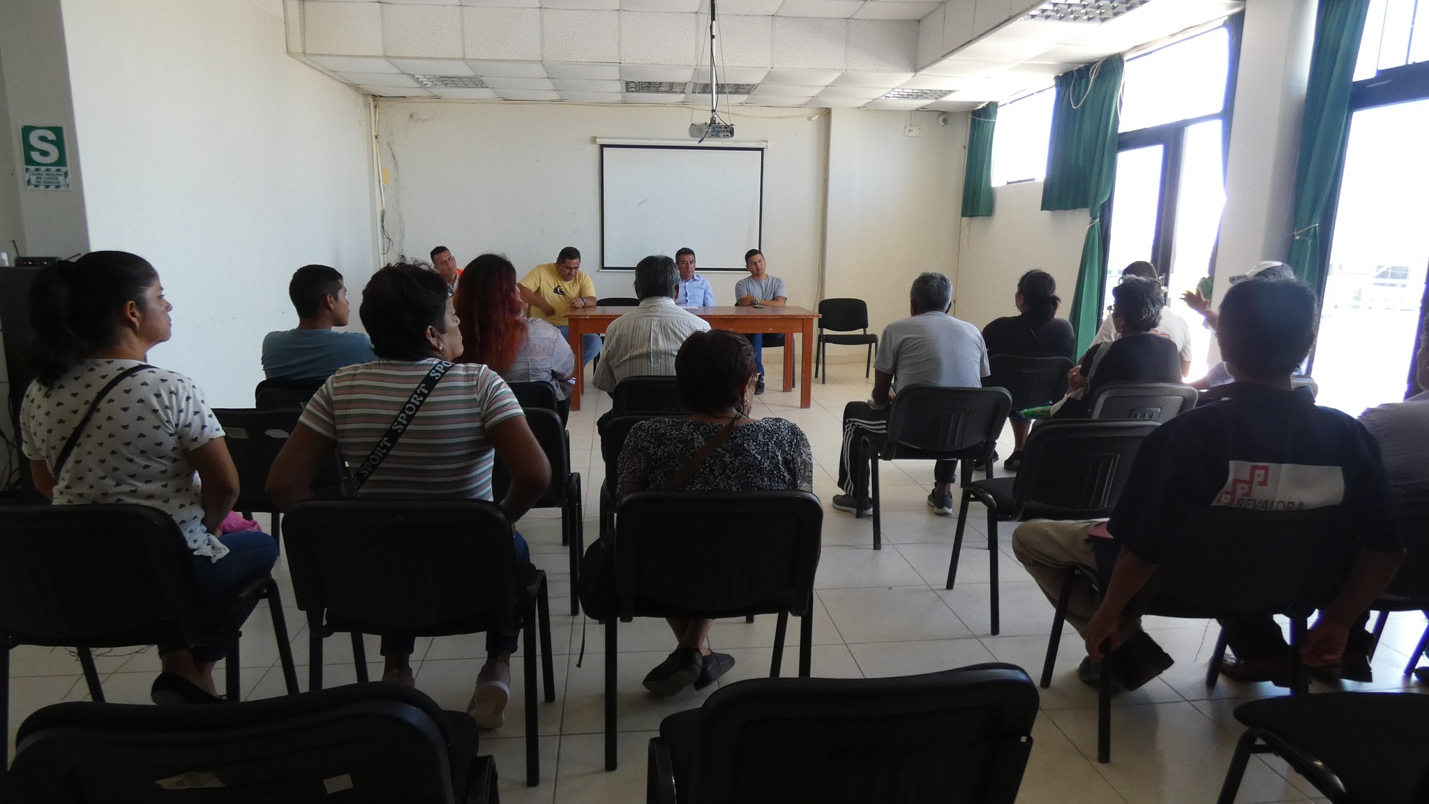 Junta vecinal se reúne con Empresa Contratista para asumir acuerdos y compromisos sobre la Obra que se ejecutará en Barrio Libertad