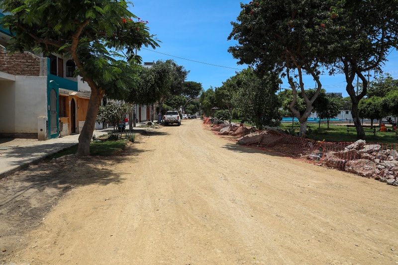 Obra de mejoramiento de vías en Urb. Trupal está muy retrasada.