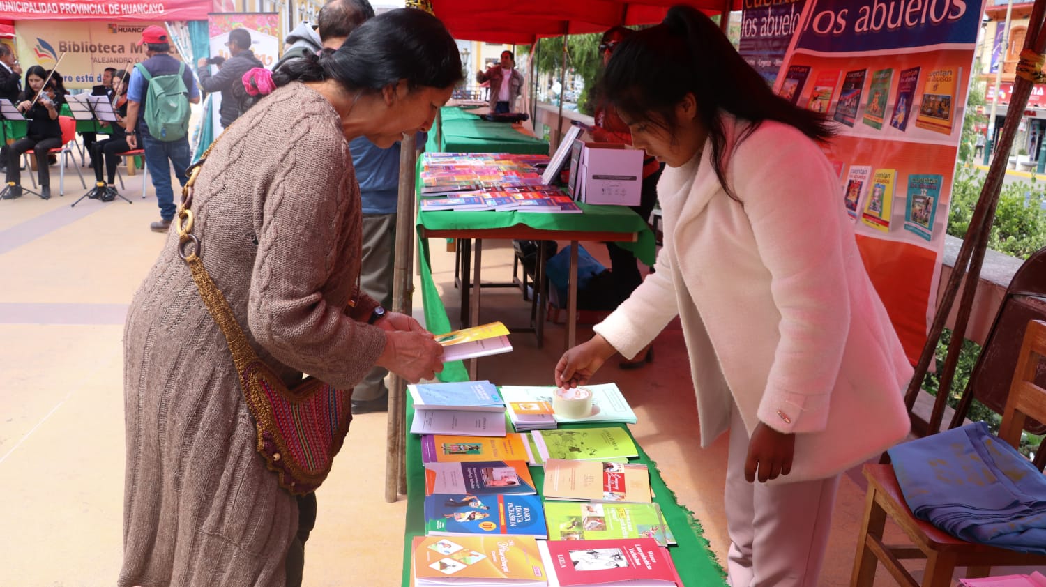 Con más de 20 stands para fomentar la lectura
