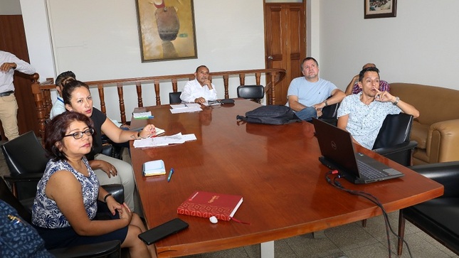 Funcionarios de la MPT en reunión para ver avances de 'ruta del agua'