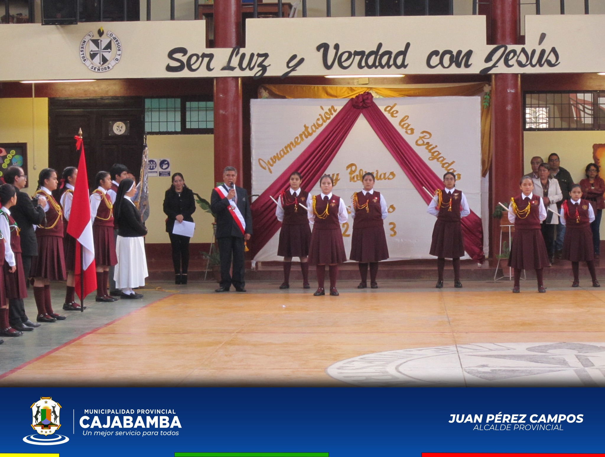 Imposición de Distintivos en Brigadieres y Policías Escolares de la I.E “Nuestra Señora Del Rosario”