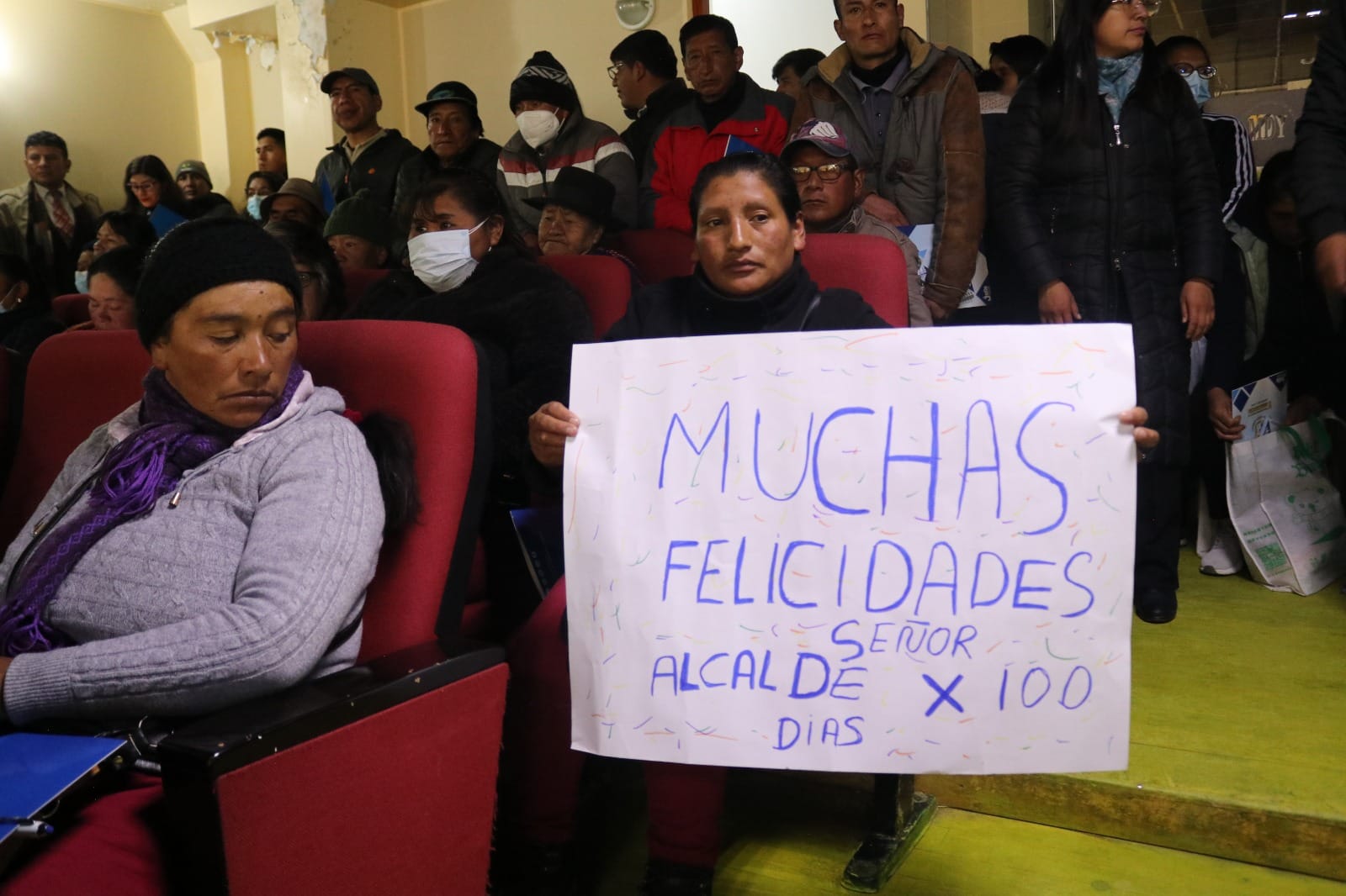 Archivo JPG un poblado agradeciendo