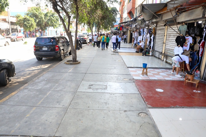Las calles deben permanecer libres para el tránsito de peatones.