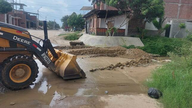 COMUNA CONTINÚA CON LIMPIEZA DE CAJA HIDRÁULICA DE COLA DEL ALACRÁN CON APOYO DE PROGRAMA NACIONAL NUESTRAS CIUDADES