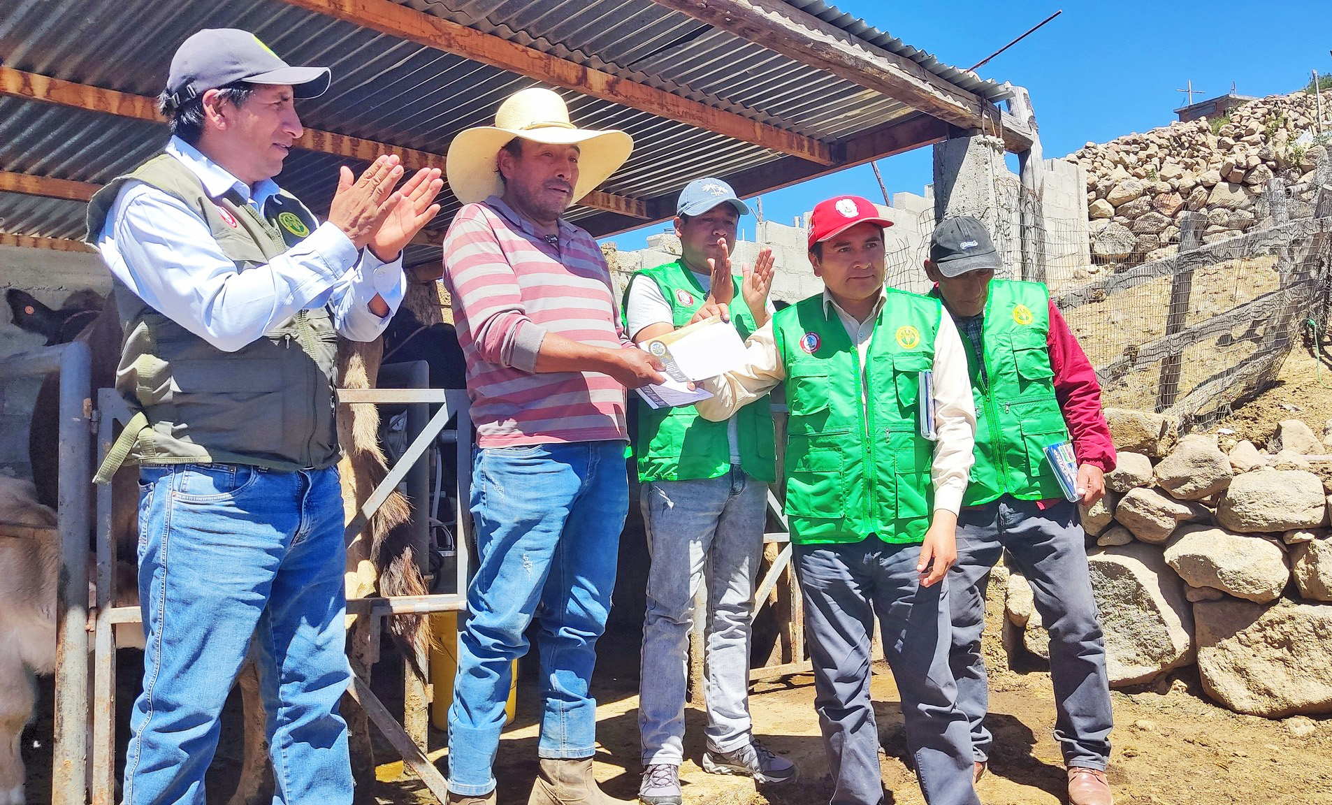 Productores ganaderos de Parinacochas fortalecen sus capacidades productivas mediante pasantía