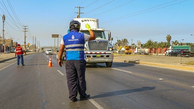 Realizamos un operativo en la Av. Néstor Gambetta, para fiscalizar el caos y el desorden provocado por los tráilers.