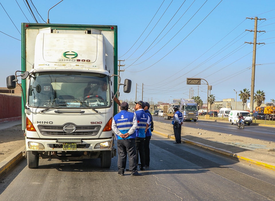 Realizamos un operativo en la Av. Néstor Gambetta, para fiscalizar el caos y el desorden provocado por los tráilers.