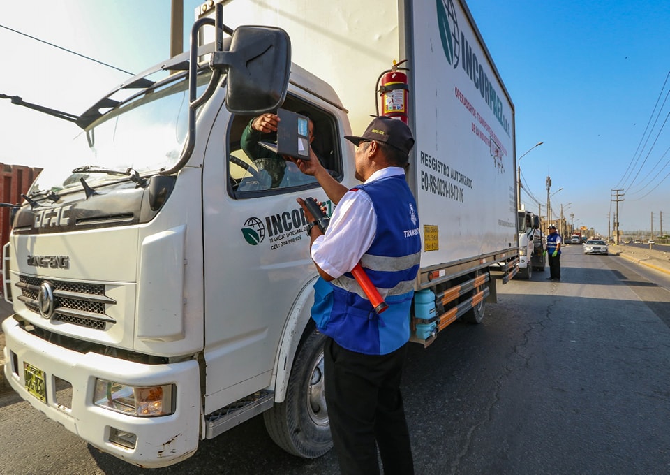 Realizamos un operativo en la Av. Néstor Gambetta, para fiscalizar el caos y el desorden provocado por los tráilers.