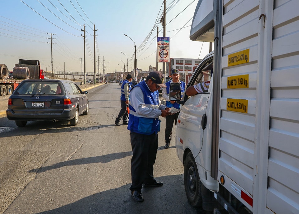 Realizamos un operativo en la Av. Néstor Gambetta, para fiscalizar el caos y el desorden provocado por los tráilers.