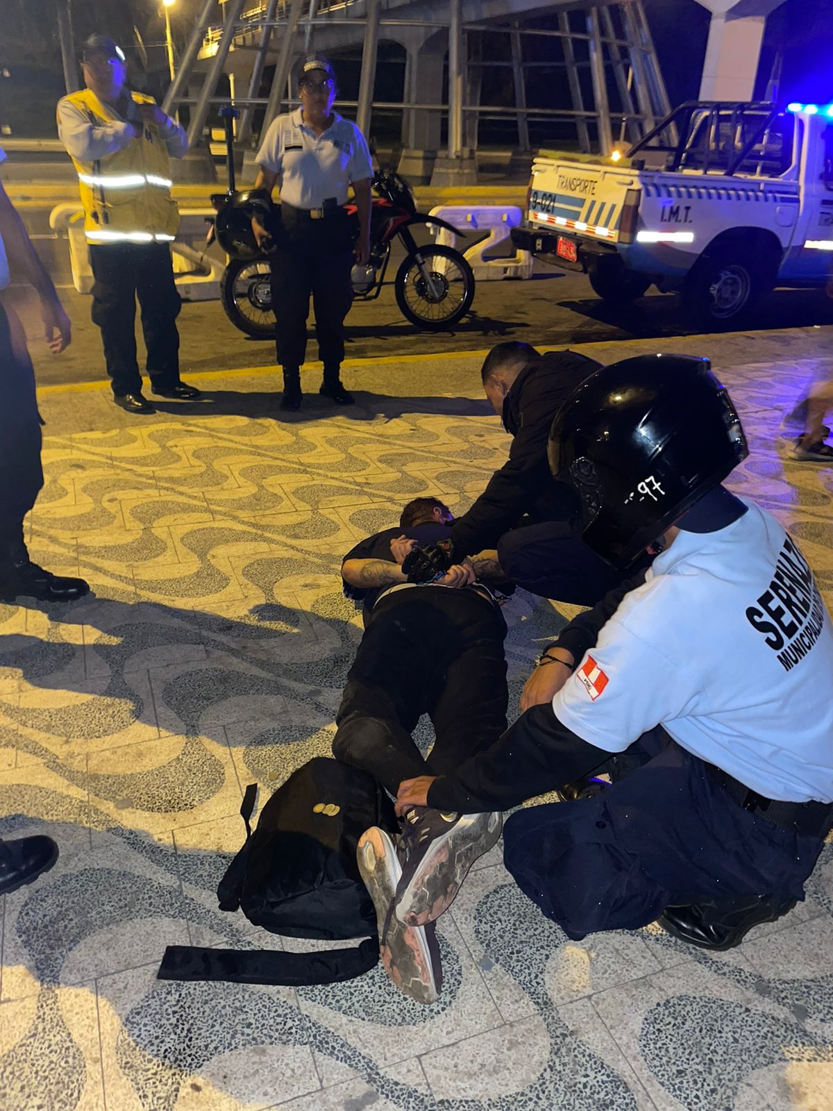 Personal del Serenazgo de Chorrillos redujo en el piso a ciudadano colombiano