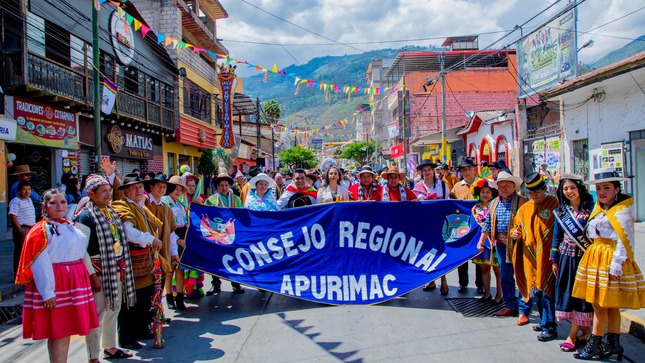 Pasacalle por el 150 aniversario de la región de Apurímac