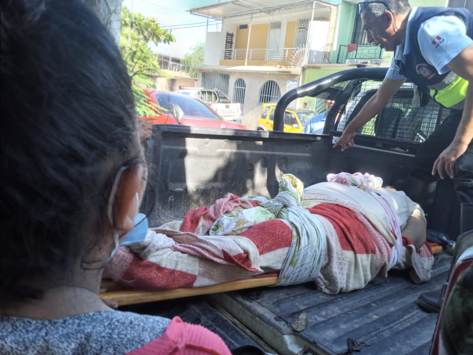 Los agentes municipales actuaron rapidamente y condujeron a la adulta mayor al hospital Reátegui
