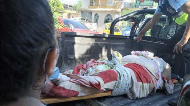 Los agentes municipales actuaron rapidamente y condujeron a la adulta mayor al hospital Reátegui