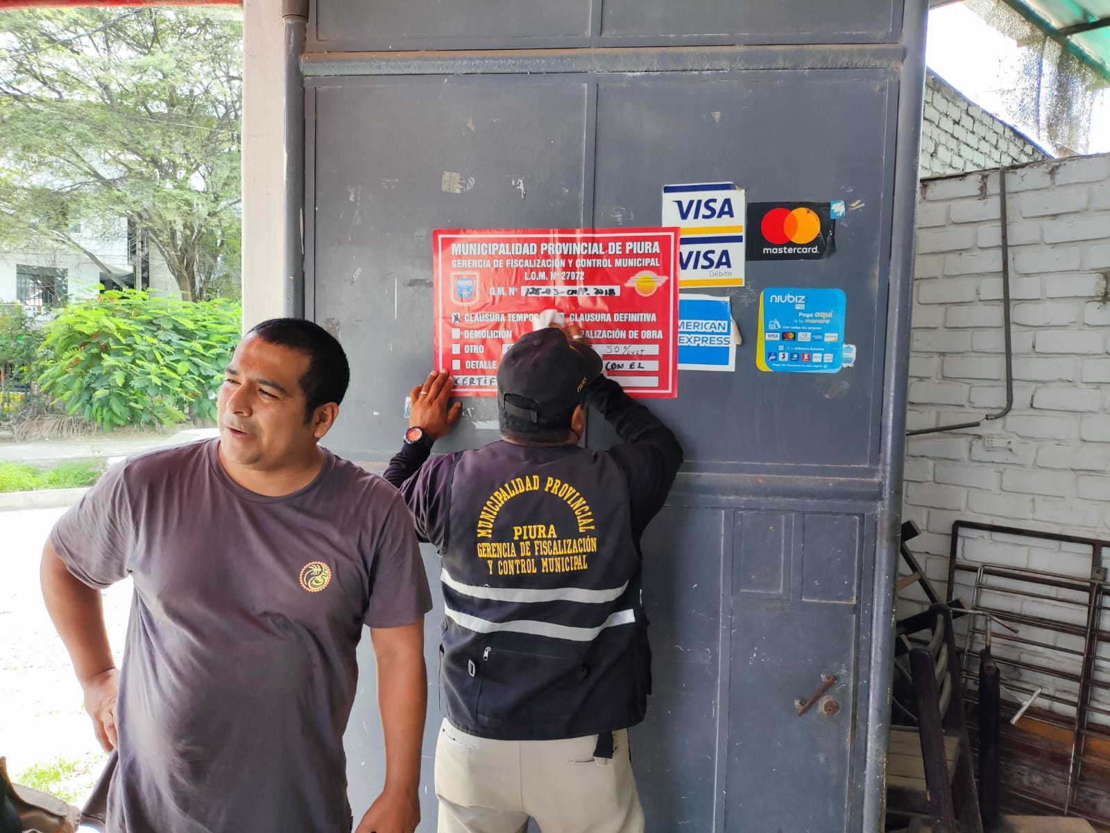 El local fue clausurado hasta regularizar sus trámites correspondientes y realizar mantenimiento al ambiente de cocina, caso contrario, será clausurado definitivamente