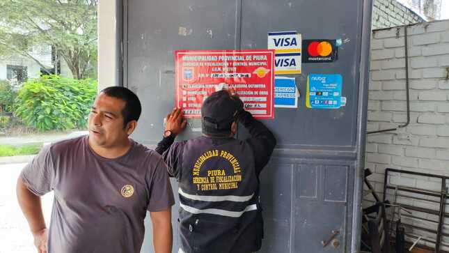 El local fue clausurado hasta regularizar sus trámites correspondientes y realizar mantenimiento al ambiente de cocina, caso contrario, será clausurado definitivamente