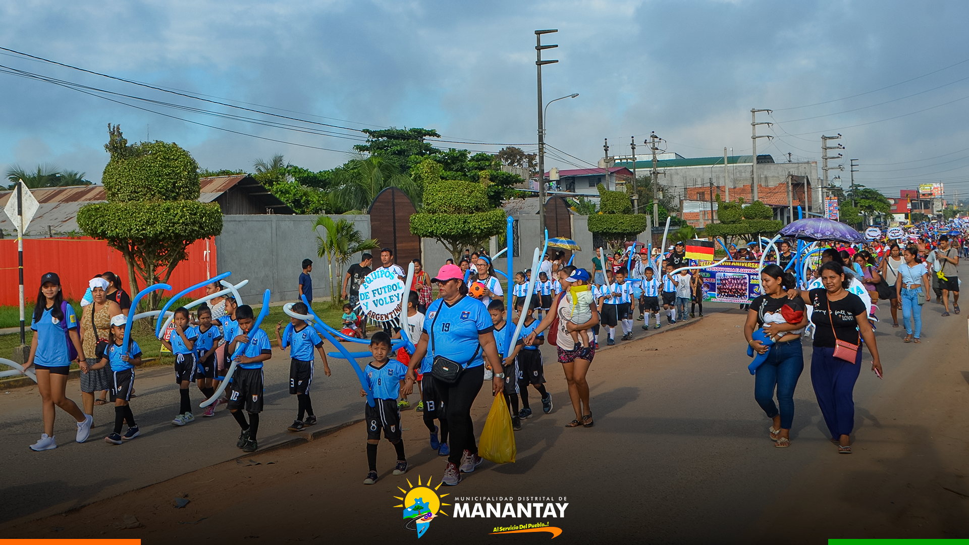 Alcalde de la Municipalidad de Manantay participó del 28 Aniversario de la I.E Villa el Salvador.