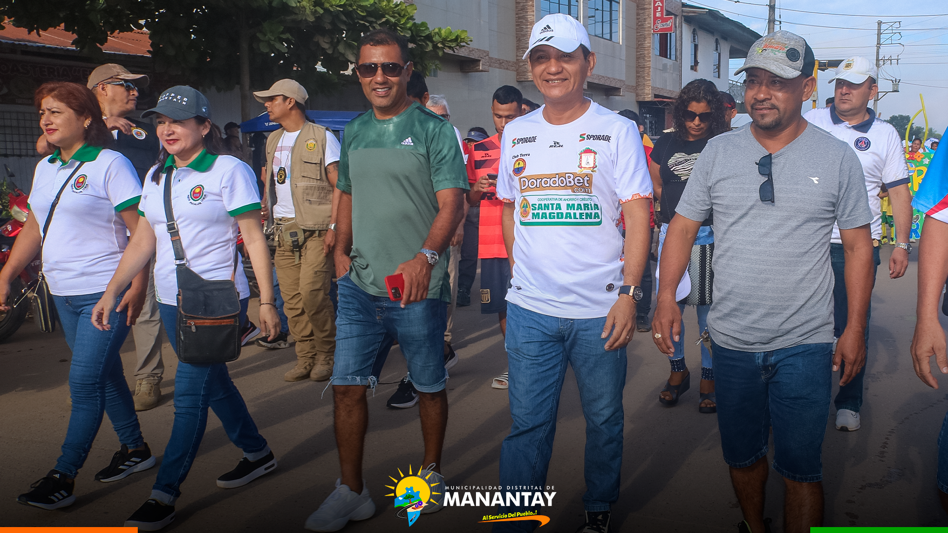 Alcalde de la Municipalidad de Manantay participó del 28 Aniversario de la I.E Villa el Salvador.