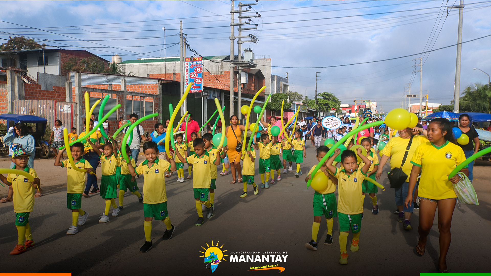 Alcalde de la Municipalidad de Manantay participó del 28 Aniversario de la I.E Villa el Salvador.