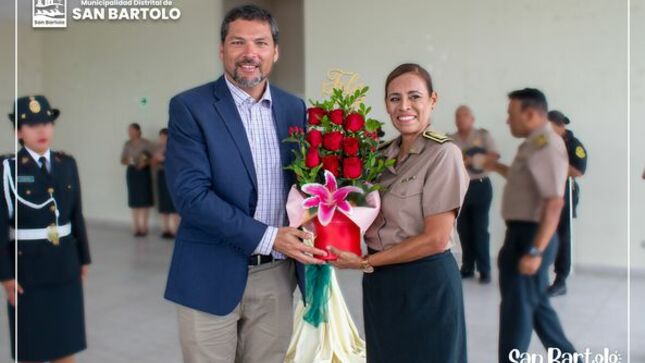 El día de hoy nuestro alcalde, August Carbajal, participó en la celebración por el Día de la Mujer Policía, realizado en la Escuela Técnico Superior Femenina PNP - ETS San Bartolo. 