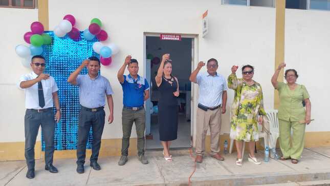 Abog. RICARDO LLERENA, en repre. del Director de la Red de Salud Participa en la entrega de bienes para el Hospital II-1 Contamana