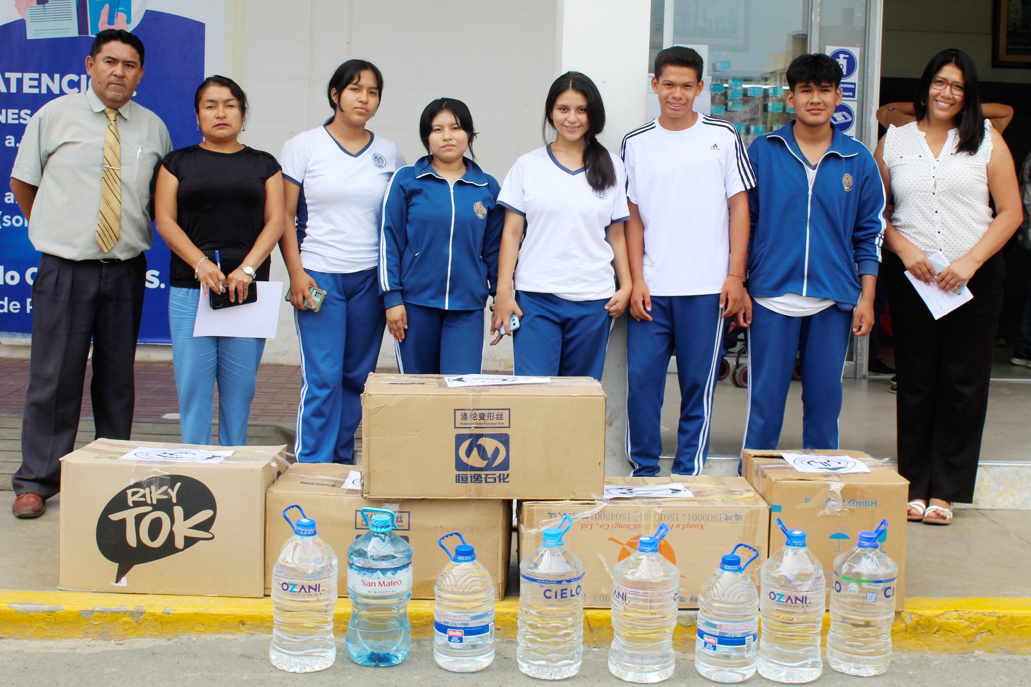 Institución educativa privada "María Montessori" entregó donativos a la municipalidad para los damnificados de La Perla