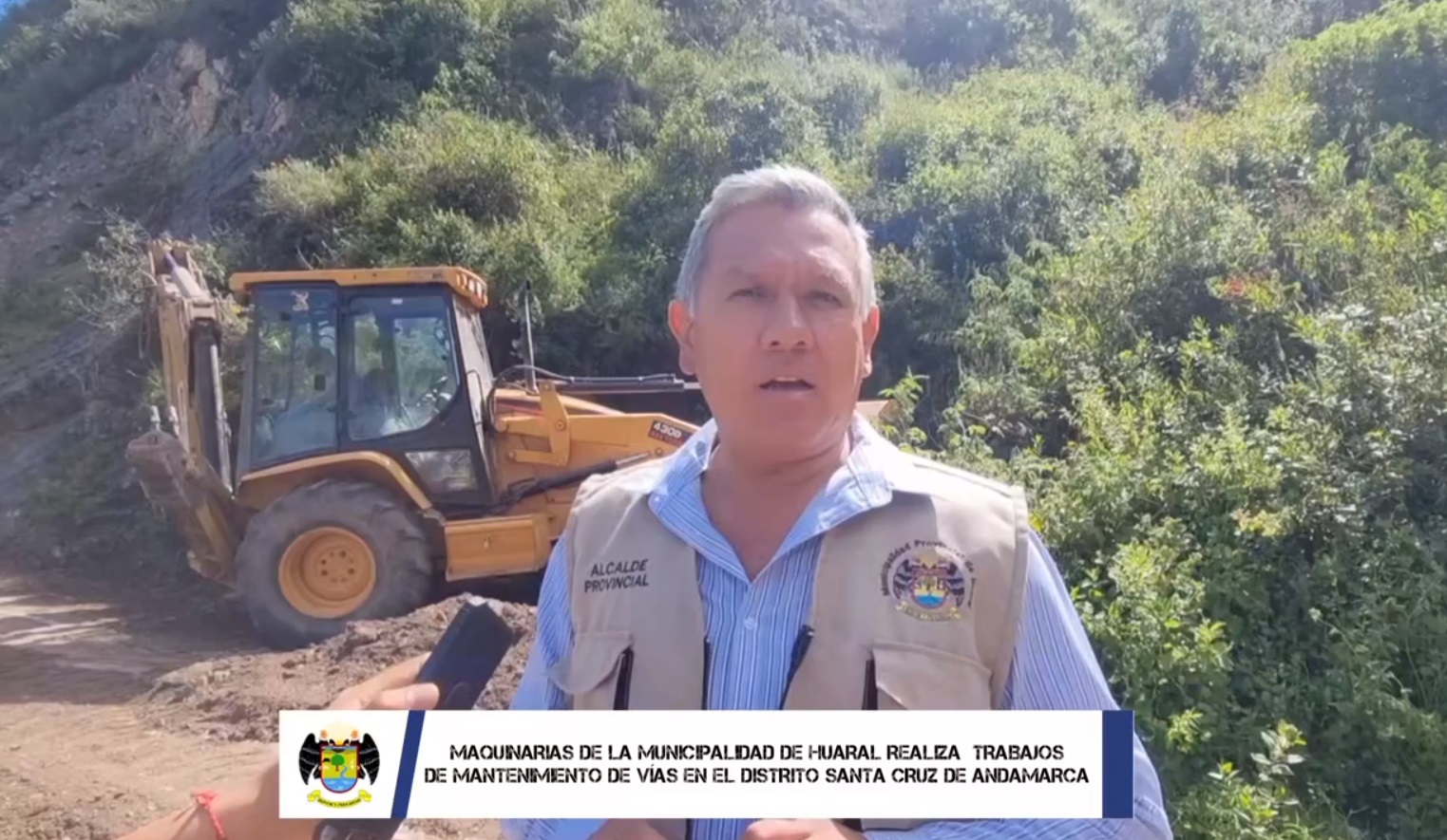 Maquinaria municipal desbloquea vías afectadas por deslizamientos en Santa Cruz de Andamarca