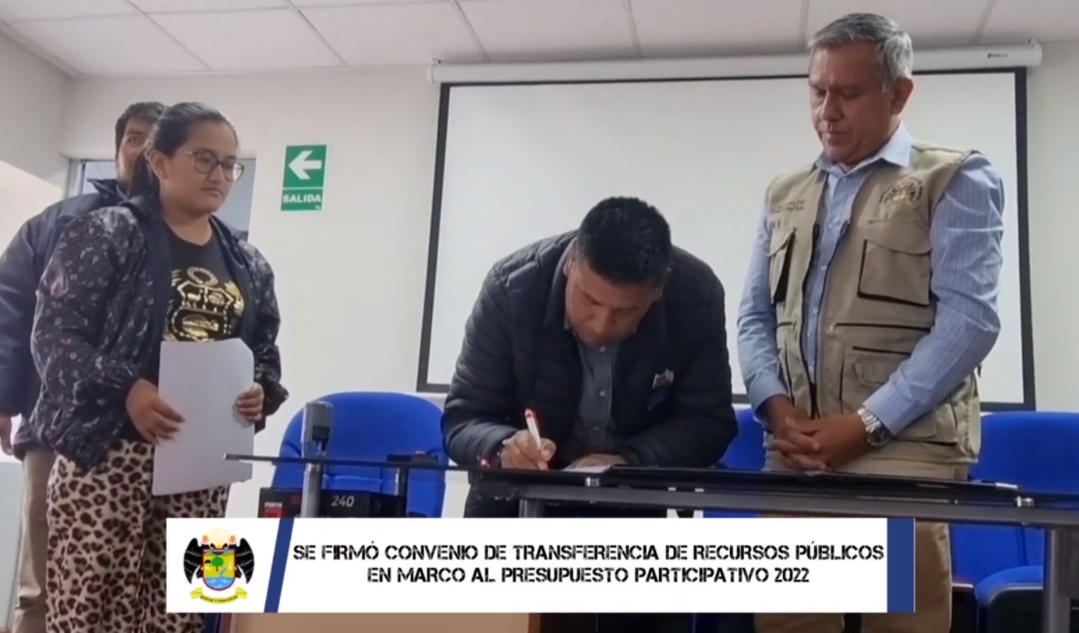 Alcalde provincial firmó convenio para el mejoramiento de plaza de armas en Santa Cruz de Andamarca