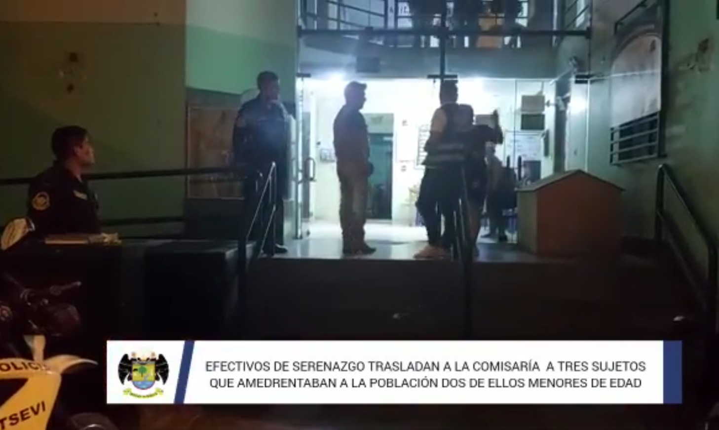 Efectivos de serenazgo trasladan a la comisaria a tres sujetos que amedrentaban a la población dos de ellos menores de edad