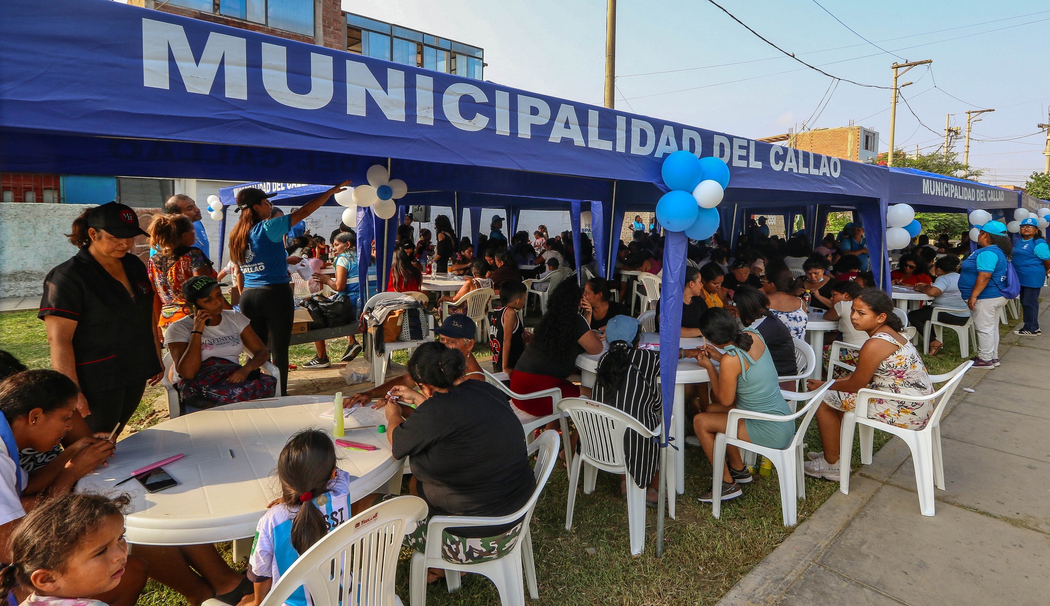 Las vecinas del sector Ampliación Unidad Modelo, de la zona sur del Callao, participaron en el taller de manicure básico.