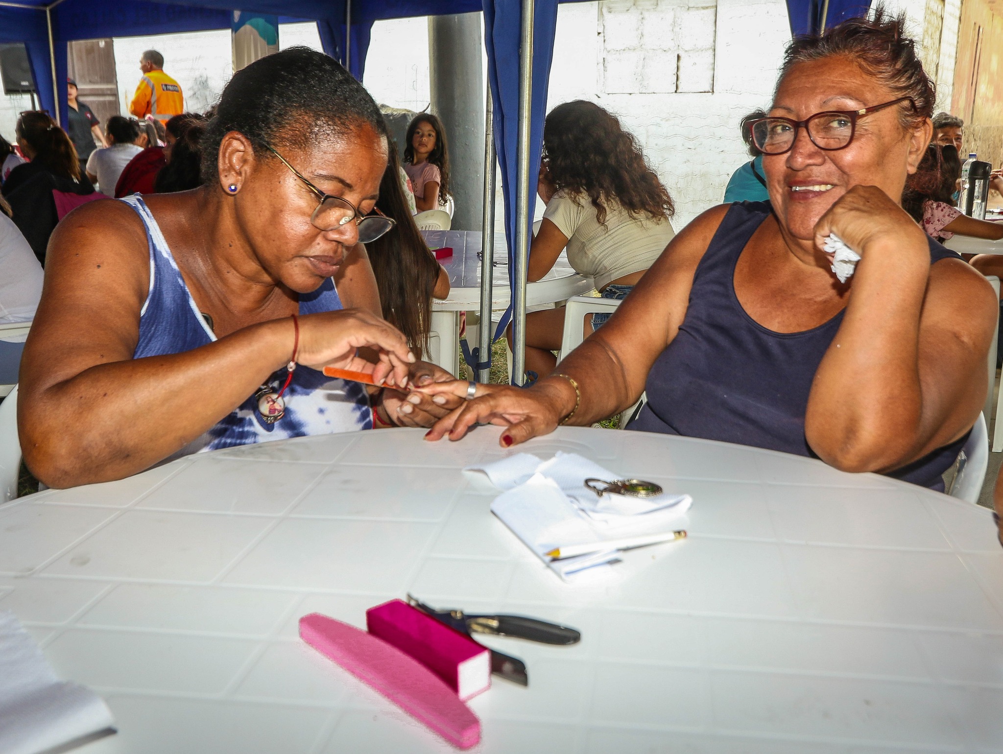 Las vecinas del sector Ampliación Unidad Modelo, de la zona sur del Callao, participaron en el taller de manicure básico.