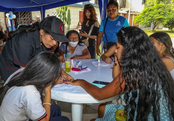 Las vecinas del sector Ampliación Unidad Modelo, de la zona sur del Callao, participaron en el taller de manicure básico.