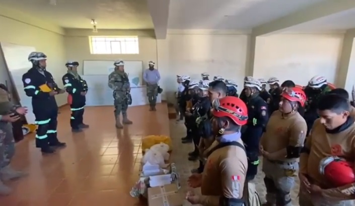 Rescatistas en acción continúan trabajando en favor de la comunidad de La Perla - Atavillos Bajo
