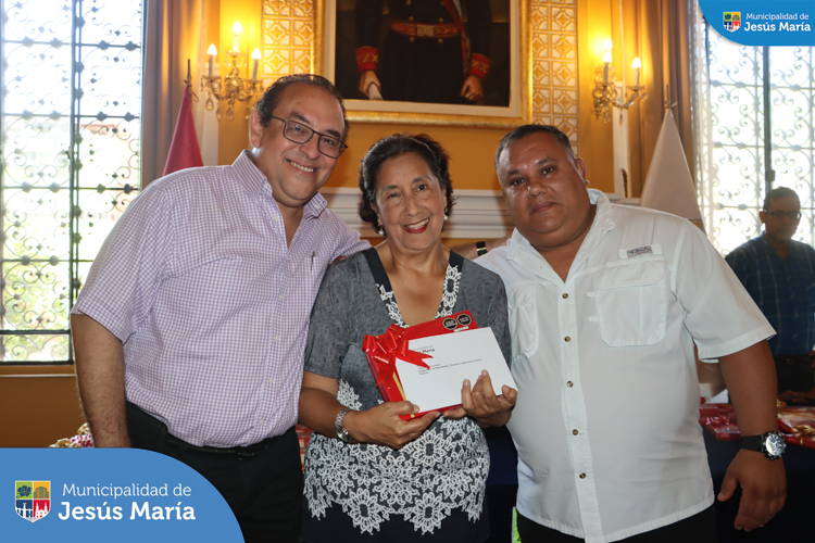 Son una pieza clave en el engranaje ⚙️ de nuestra institución, su dedicación y compromiso son fundamentales para nuestro éxito 👩🌹.