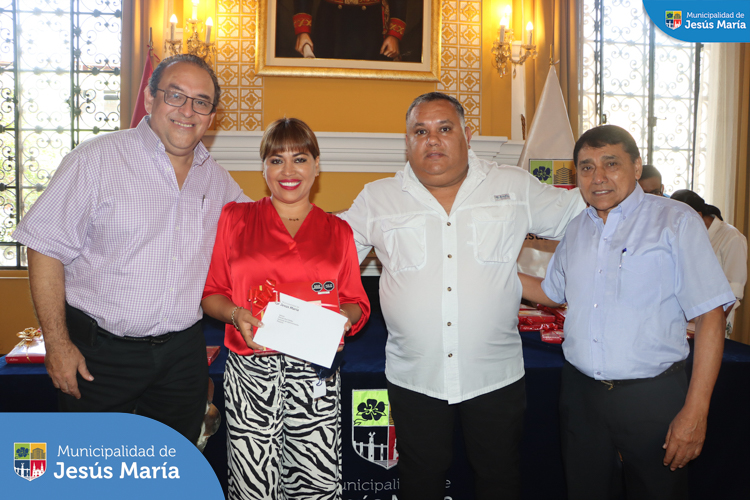 Son una pieza clave en el engranaje ⚙️ de nuestra institución, su dedicación y compromiso son fundamentales para nuestro éxito 👩🌹.