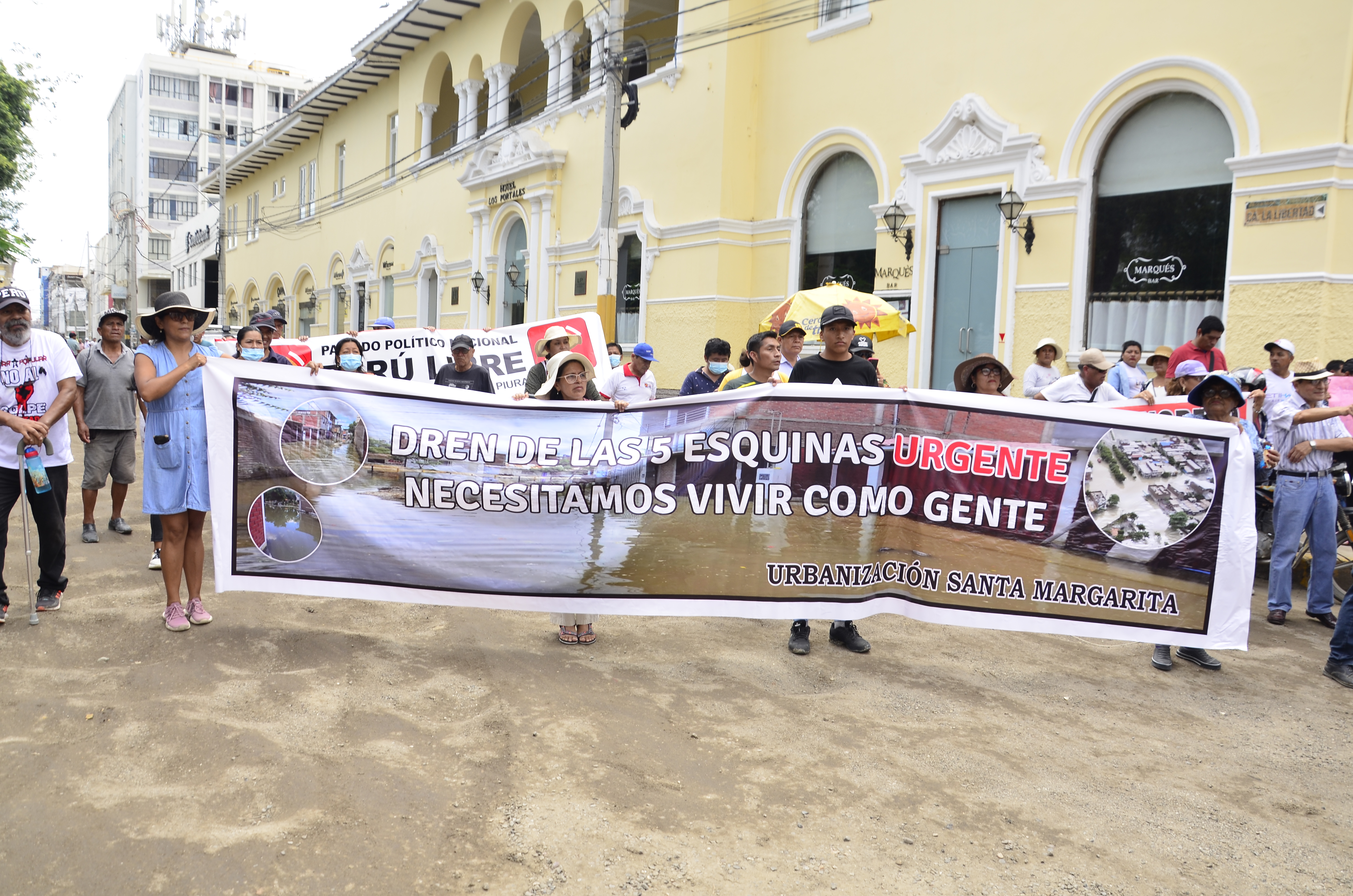 Los manifestantes llegaron de diferentes partes de la provincia de Piura