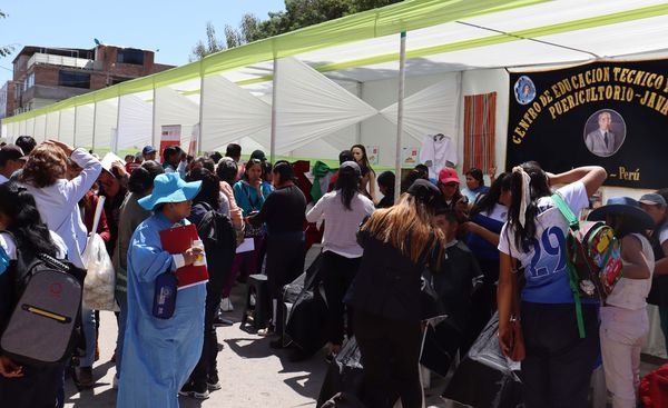 ANDRÉS AVELINO CÁCERES DORREGARAY CONMEMORA SU DÉCIMO ANIVERSARIO CON EXITOSA FERIA