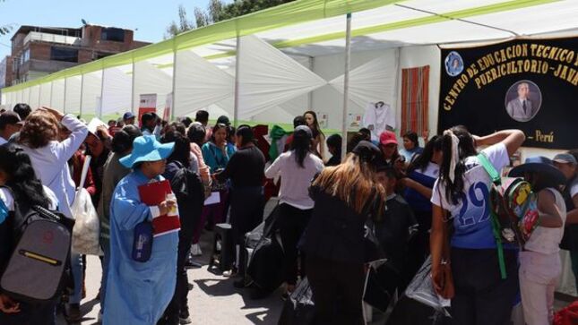 ANDRÉS AVELINO CÁCERES DORREGARAY CONMEMORA SU DÉCIMO ANIVERSARIO CON EXITOSA FERIA