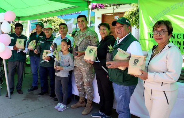 ANDRÉS AVELINO CÁCERES DORREGARAY CONMEMORA SU DÉCIMO ANIVERSARIO CON EXITOSA FERIA