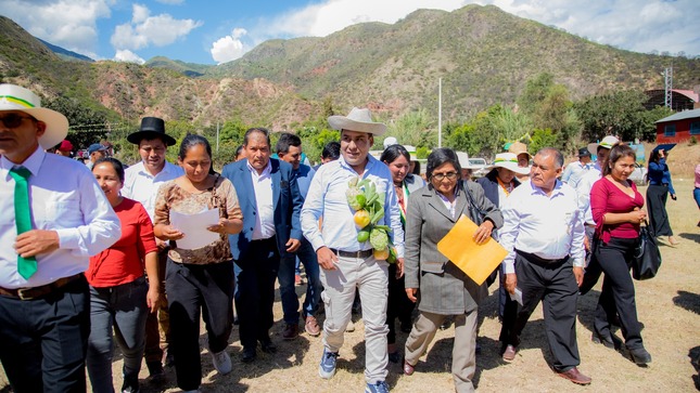 Gobernador Percy Godoy compartió con población celebraciones del segundo aniversario del distrito de Ahuayro