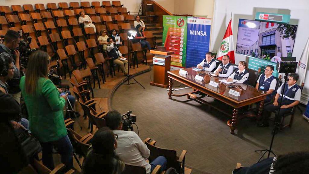 Minsa intensifica lucha contra el dengue en diferentes regiones del país